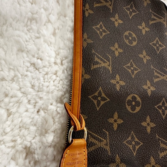 Louis Vuitton Pochette - Picture 9 of 15